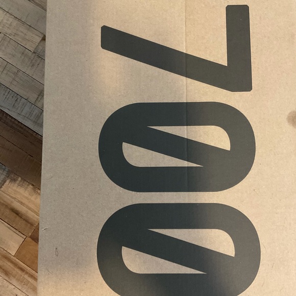 Yeezy Boost 700 Bright Blue - Picture 4 of 6